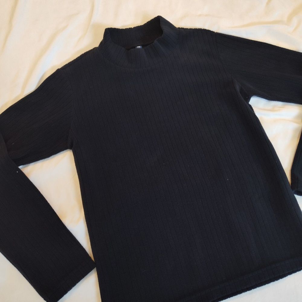 UNIQLO Black Pullover Long Sleeve Sweater Girl's Size 9-10